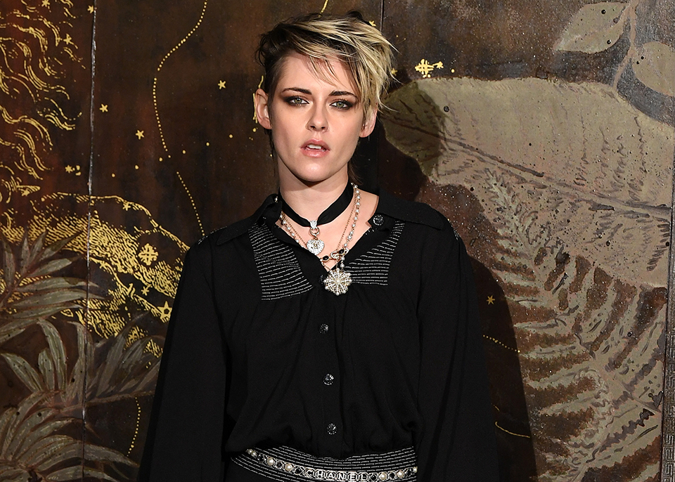 Kristen Stewart attends the photocall of the Chanel Metiers d'art 2019-2020 show at Le Grand Palais