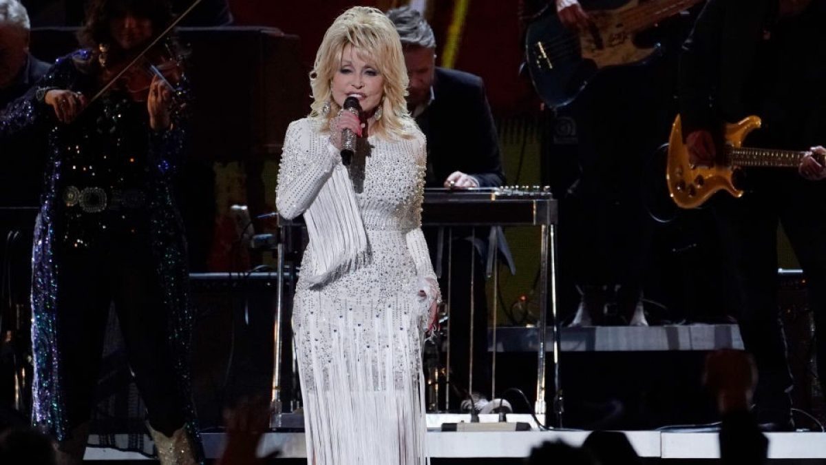 Dolly Parton Opens Up About Her Plastic Surgery